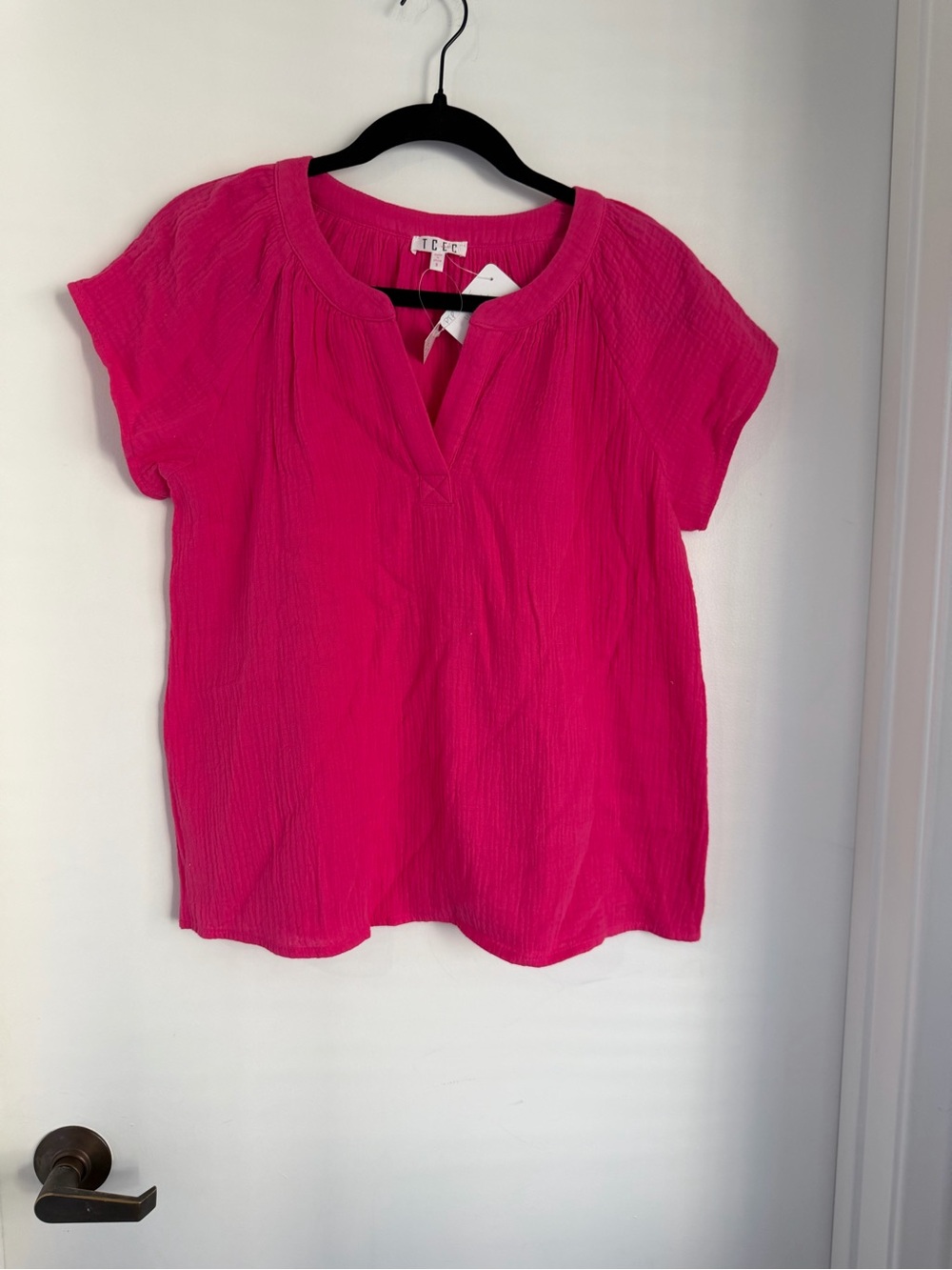 TCEC Bright Fuchsia Short Sleeve Split V-Neck Tunic
